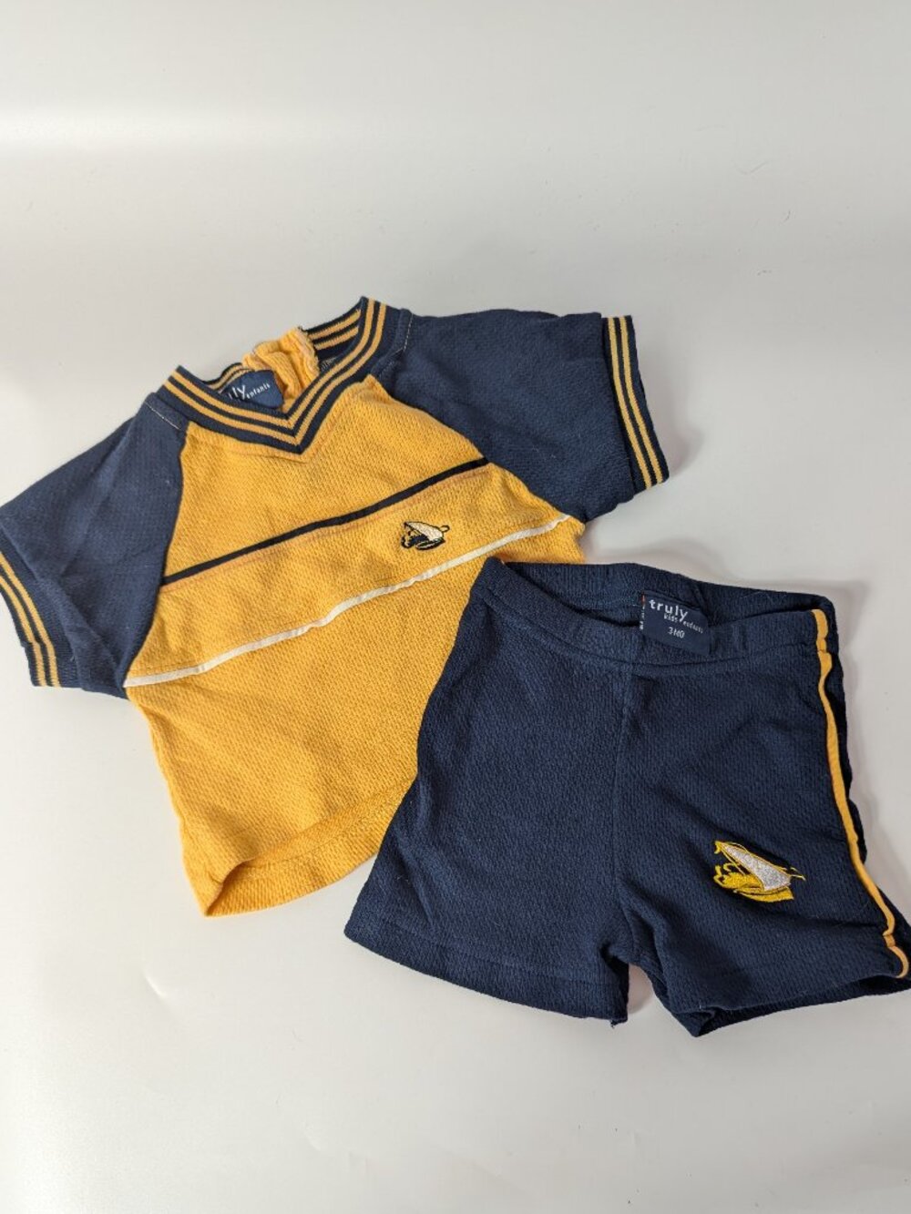 Vtg Truly Kids Embroidered Sailboat Matching Set 3M Shorts T-Shirt Navy Yellow